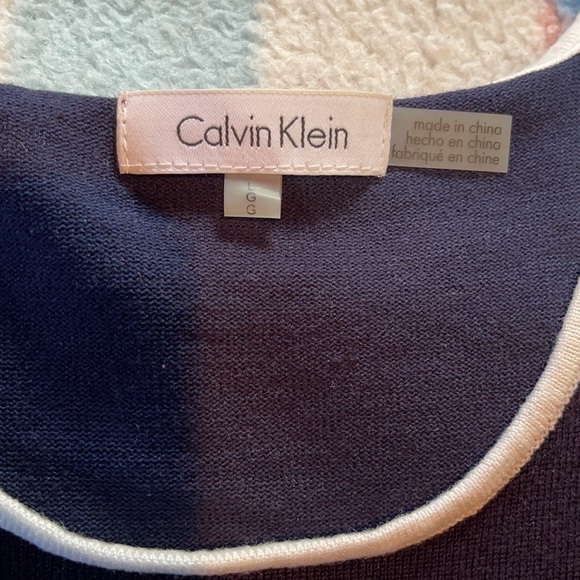 Calvin Klein cold shoulder sweater - Picture 2 of 4